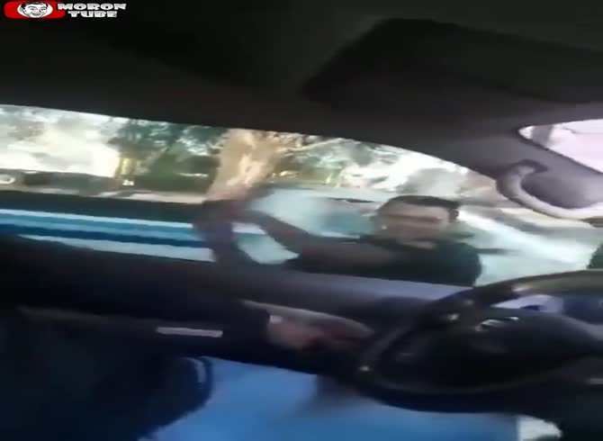 Video :After hitting a car, this irate guy encounters several ill individuals!